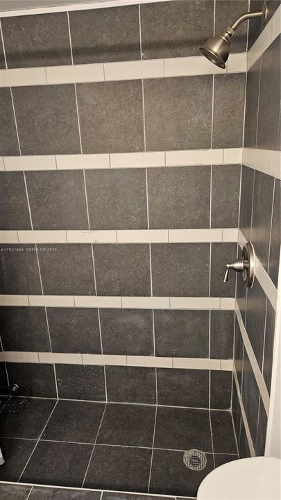 For Rent: $1,900 (1 beds, 1 baths, 940 Square Feet)