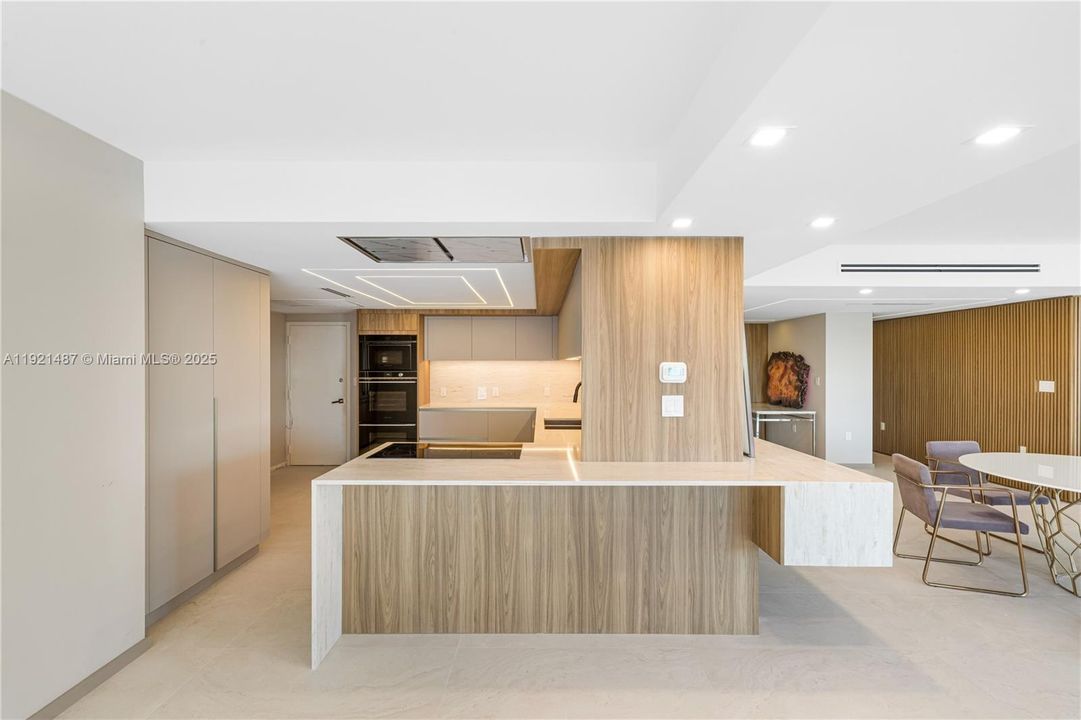 На продажу: $5,750,000 (4 спален, 5 ванн, 3300 Квадратных фут)