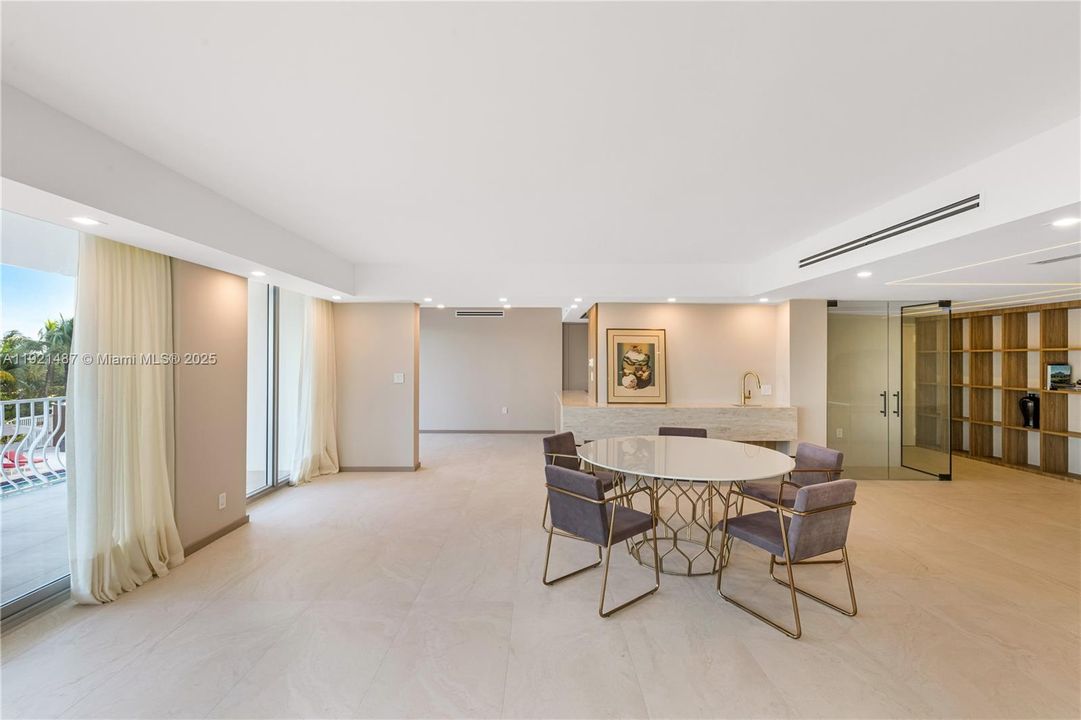 На продажу: $5,750,000 (4 спален, 5 ванн, 3300 Квадратных фут)