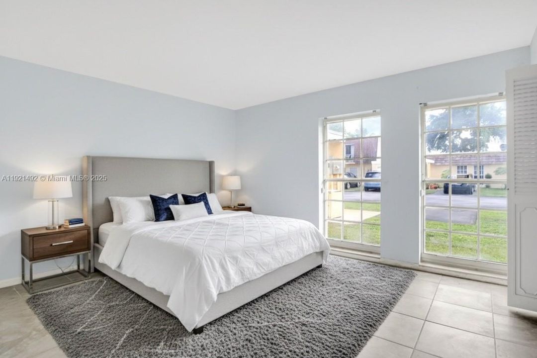 待售: $383,000 (2 贝兹, 2 浴室, 1308 平方英尺)