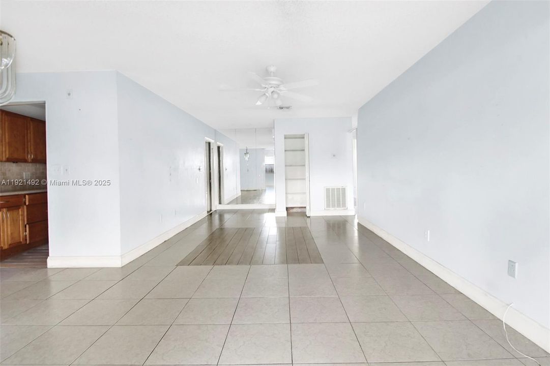 待售: $383,000 (2 贝兹, 2 浴室, 1308 平方英尺)