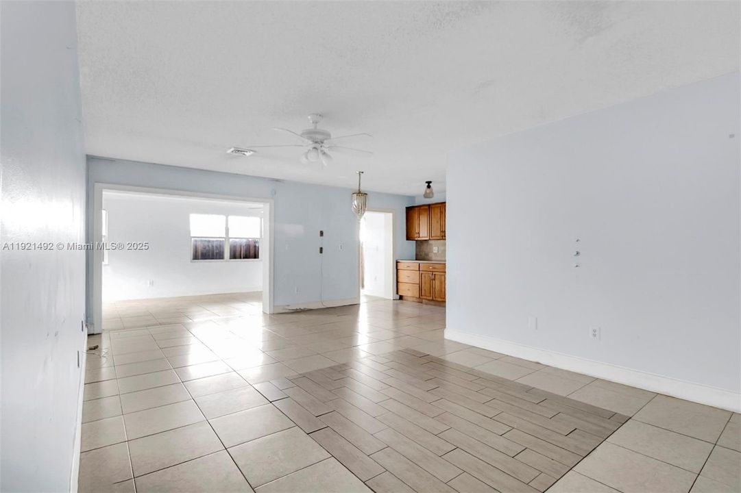 待售: $383,000 (2 贝兹, 2 浴室, 1308 平方英尺)