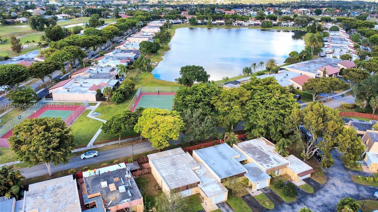 待售: $383,000 (2 贝兹, 2 浴室, 1308 平方英尺)