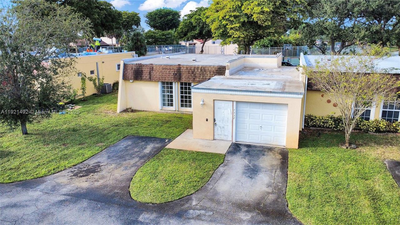 待售: $383,000 (2 贝兹, 2 浴室, 1308 平方英尺)