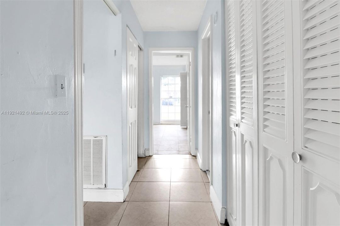 待售: $383,000 (2 贝兹, 2 浴室, 1308 平方英尺)