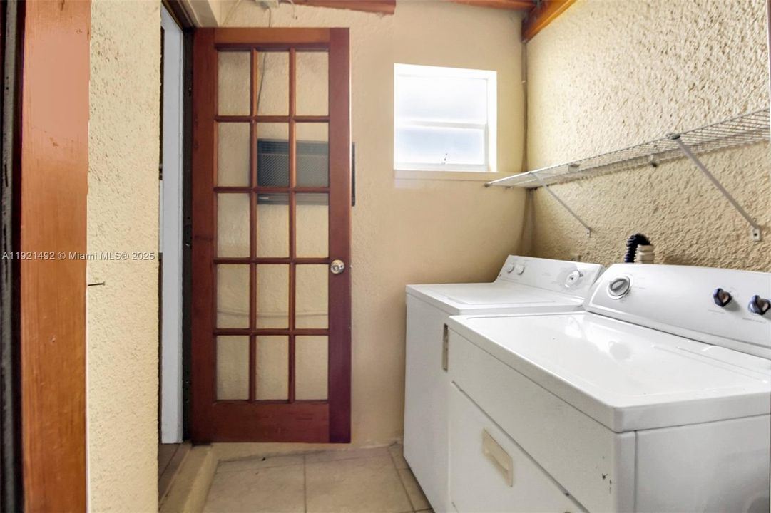 待售: $383,000 (2 贝兹, 2 浴室, 1308 平方英尺)