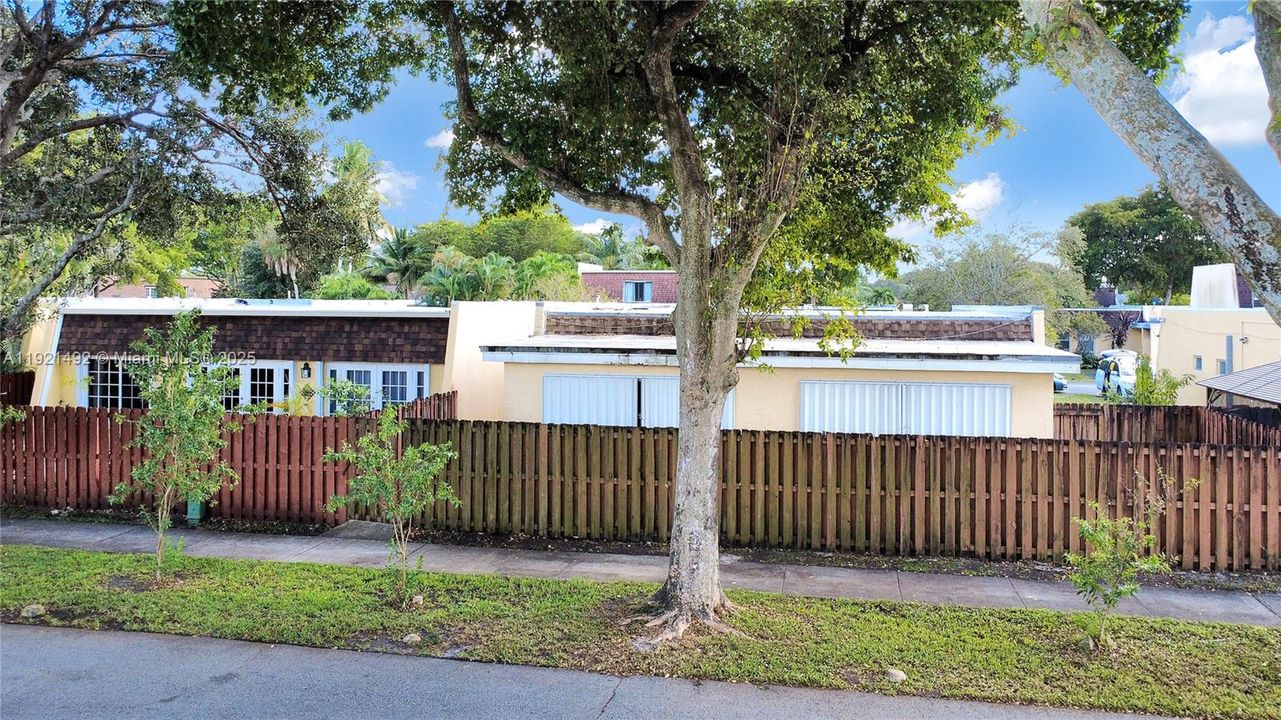 待售: $383,000 (2 贝兹, 2 浴室, 1308 平方英尺)