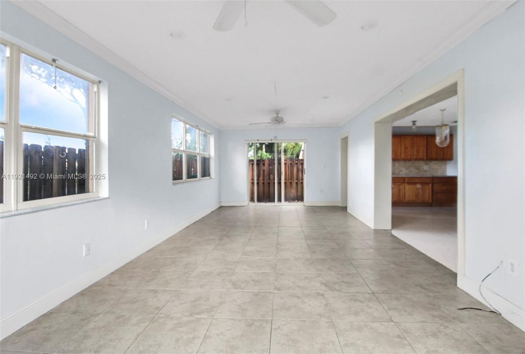 待售: $383,000 (2 贝兹, 2 浴室, 1308 平方英尺)