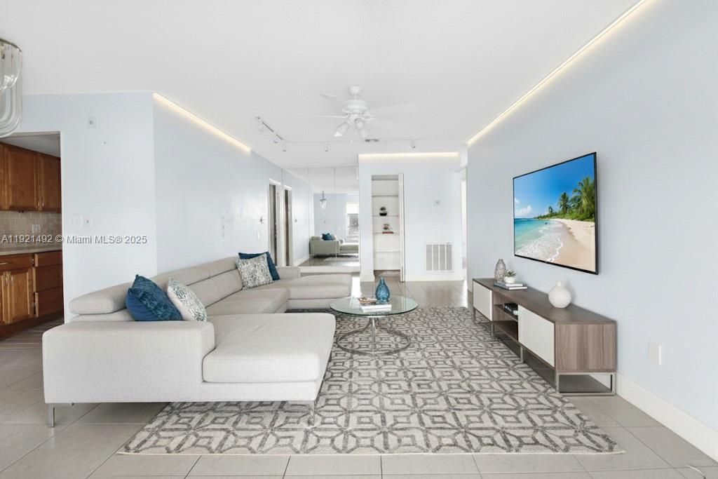 待售: $383,000 (2 贝兹, 2 浴室, 1308 平方英尺)