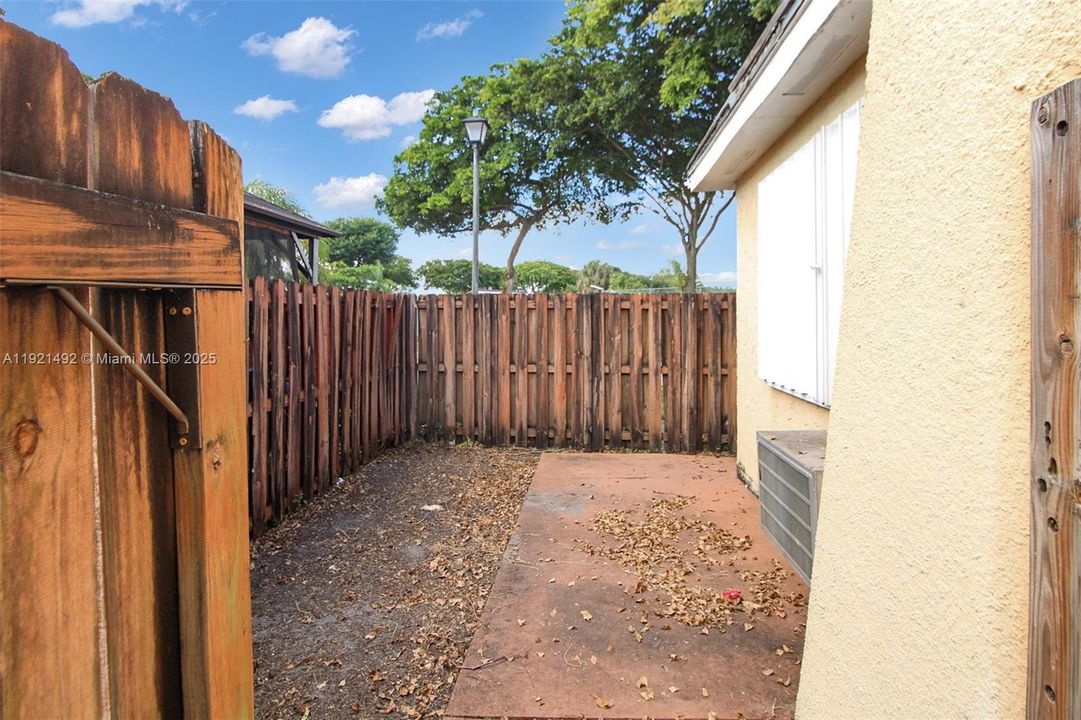 待售: $383,000 (2 贝兹, 2 浴室, 1308 平方英尺)