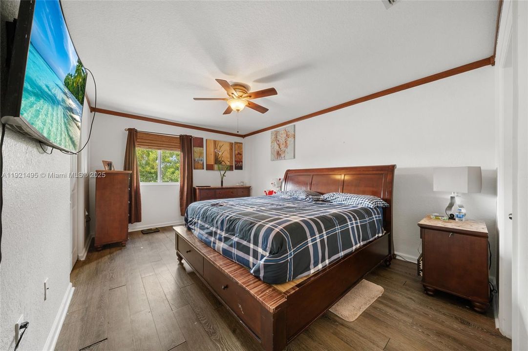 For Sale: $575,000 (4 beds, 2 baths, 2058 Square Feet)