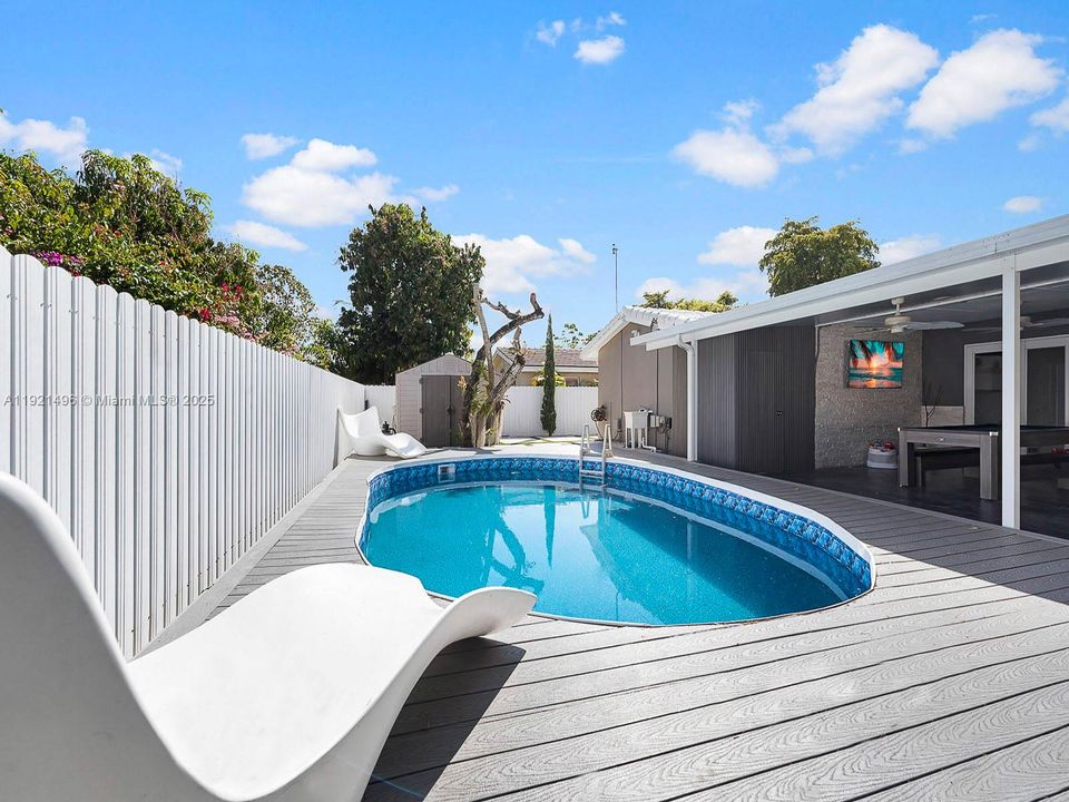 For Sale: $1,100,000 (3 beds, 2 baths, 1833 Square Feet)