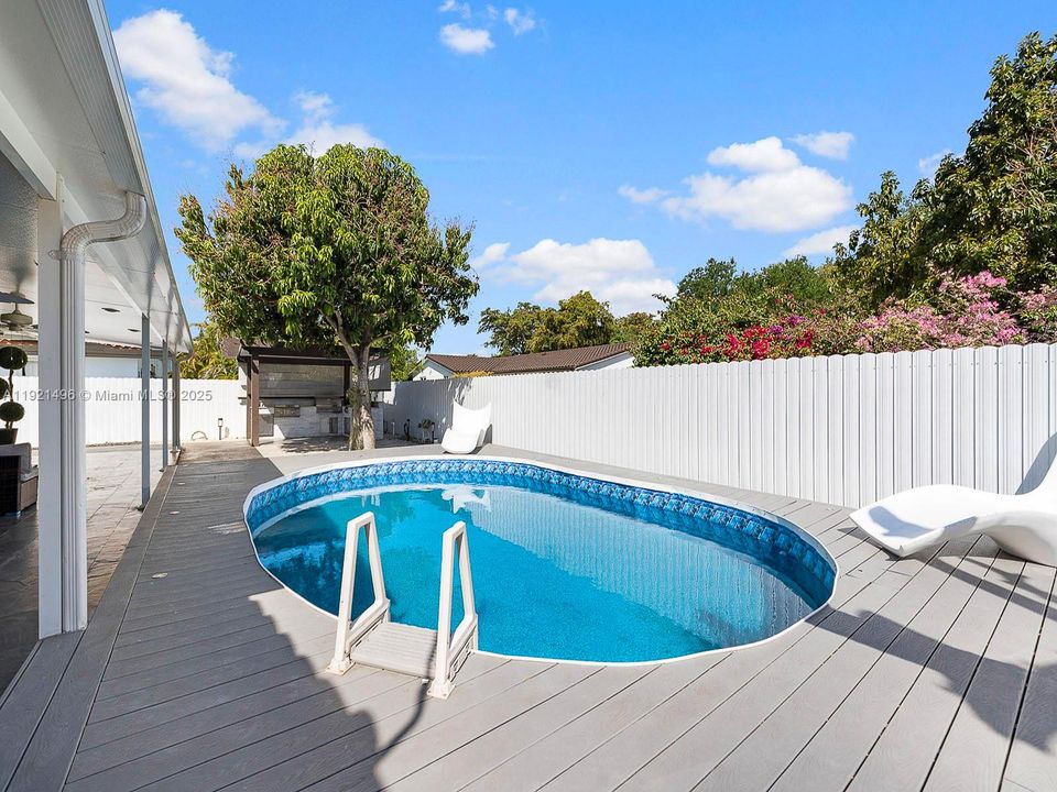 For Sale: $1,100,000 (3 beds, 2 baths, 1833 Square Feet)