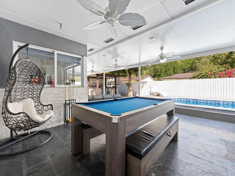 For Sale: $1,100,000 (3 beds, 2 baths, 1833 Square Feet)