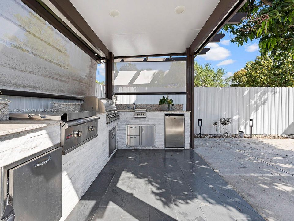 For Sale: $1,100,000 (3 beds, 2 baths, 1833 Square Feet)