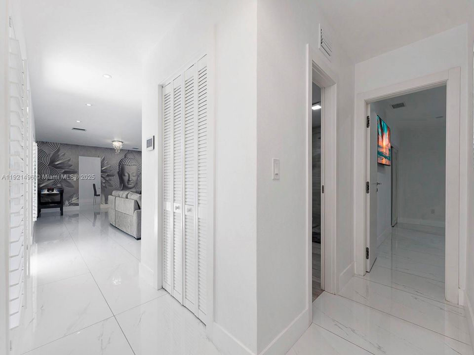 For Sale: $1,100,000 (3 beds, 2 baths, 1833 Square Feet)