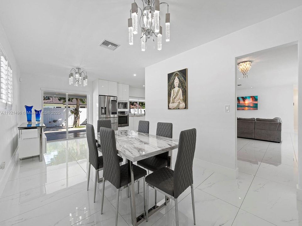 For Sale: $1,100,000 (3 beds, 2 baths, 1833 Square Feet)