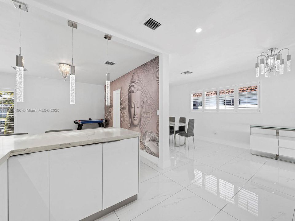 For Sale: $1,100,000 (3 beds, 2 baths, 1833 Square Feet)