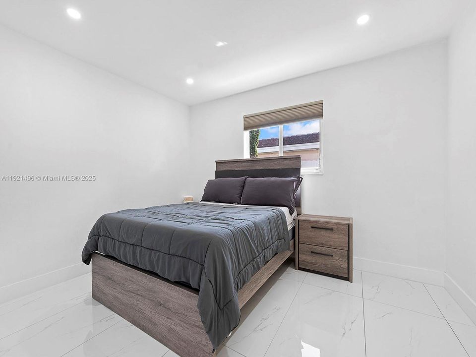 For Sale: $1,100,000 (3 beds, 2 baths, 1833 Square Feet)