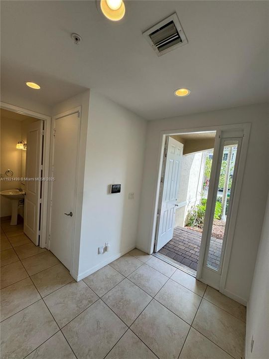 En Venta: $429,999 (3 camas, 2 baños, 1500 Pies cuadrados)