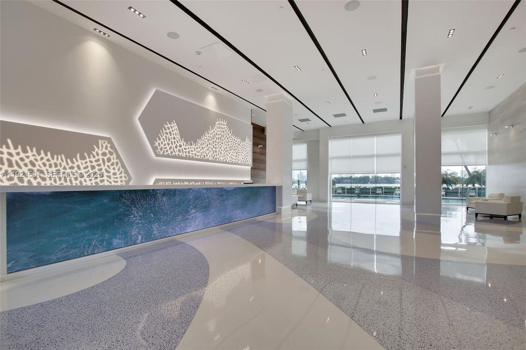 For Sale: $499,000 (1 beds, 1 baths, 746 Square Feet)