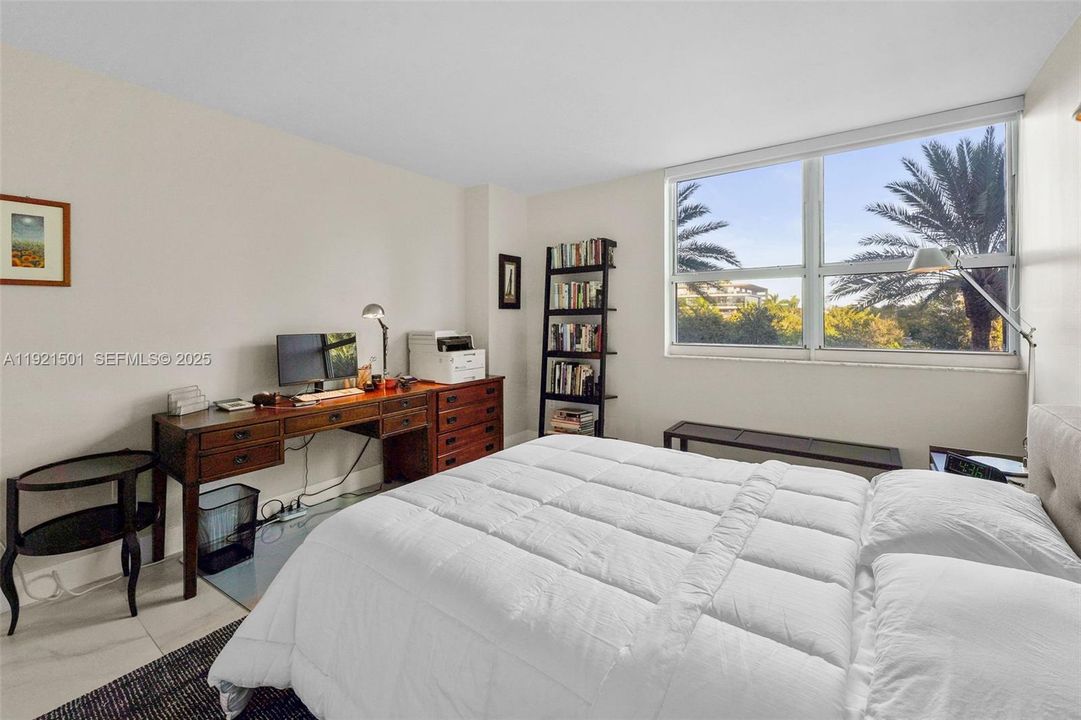 For Sale: $499,000 (1 beds, 1 baths, 746 Square Feet)