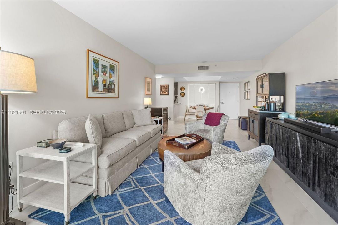 For Sale: $499,000 (1 beds, 1 baths, 746 Square Feet)
