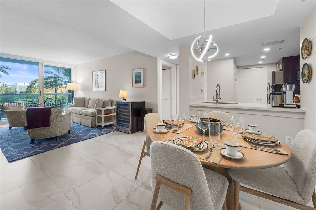 For Sale: $499,000 (1 beds, 1 baths, 746 Square Feet)