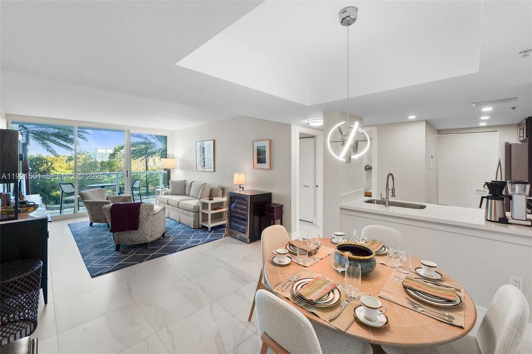 For Sale: $499,000 (1 beds, 1 baths, 746 Square Feet)