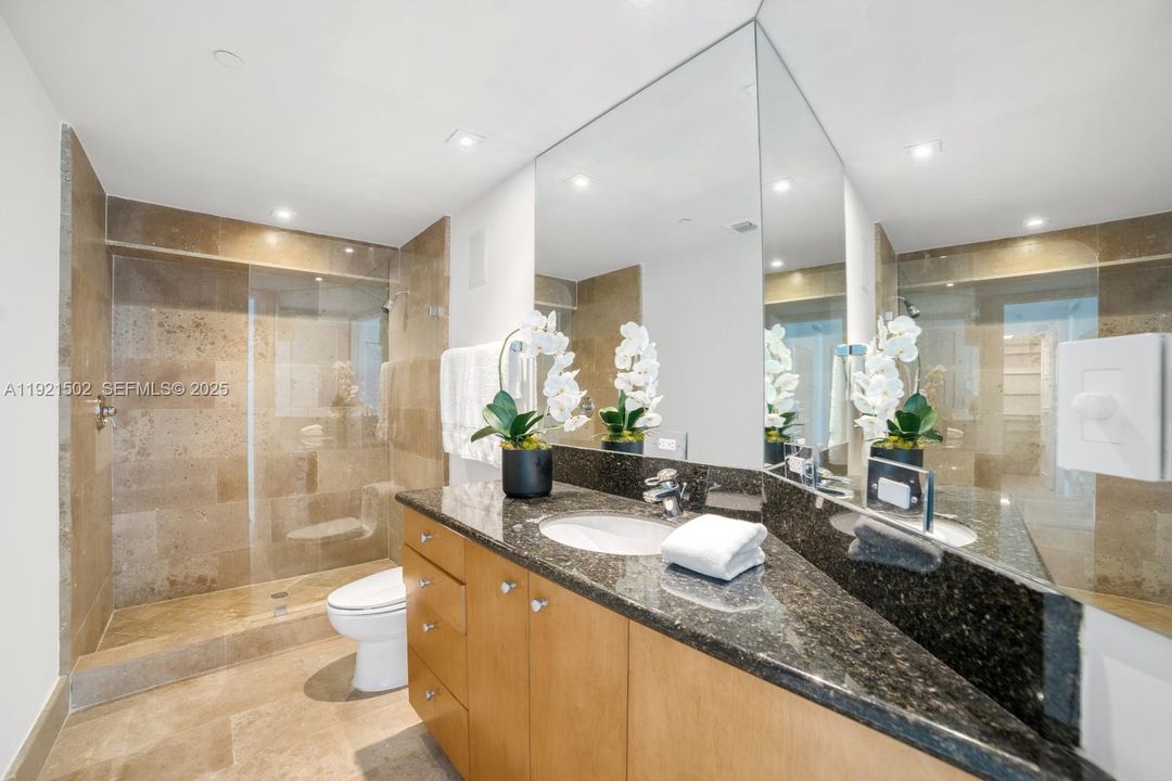 For Sale: $11,990,000 (7 beds, 7 baths, 10000 Square Feet)