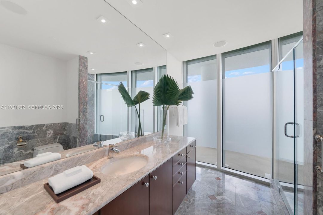 For Sale: $11,990,000 (7 beds, 7 baths, 10000 Square Feet)