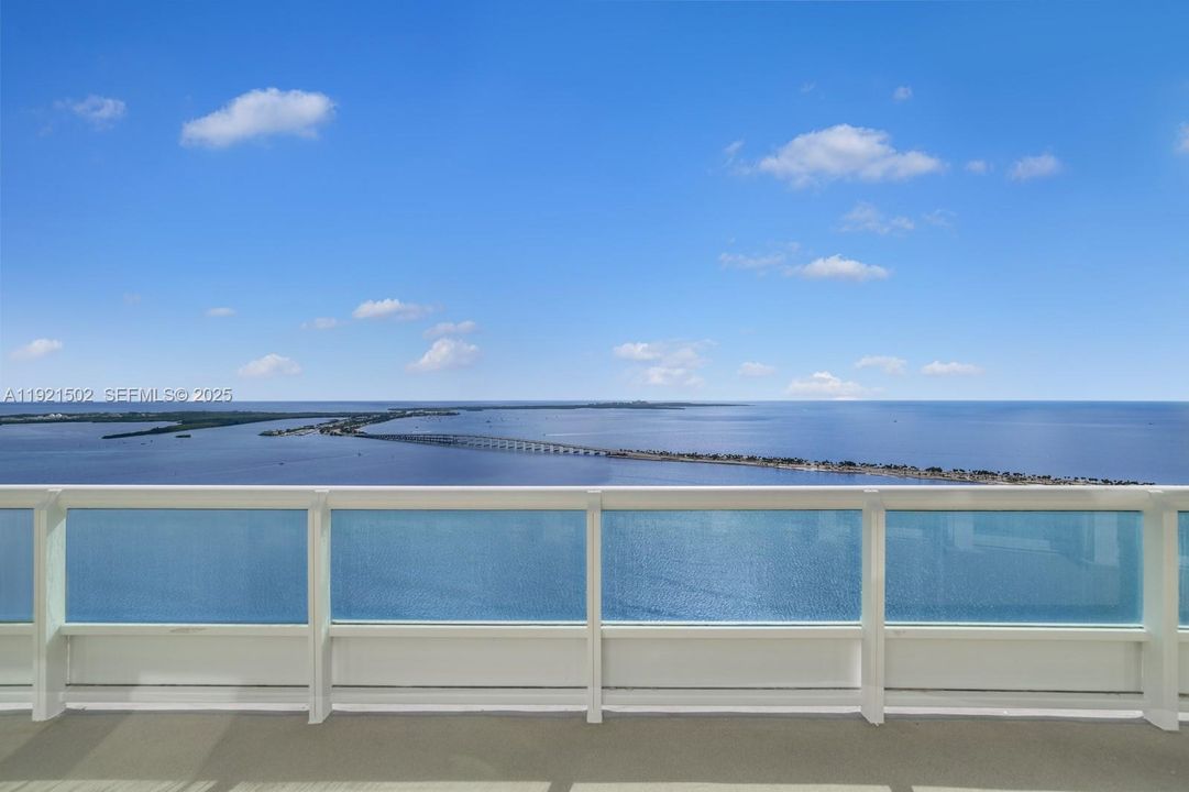 For Sale: $11,990,000 (7 beds, 7 baths, 10000 Square Feet)