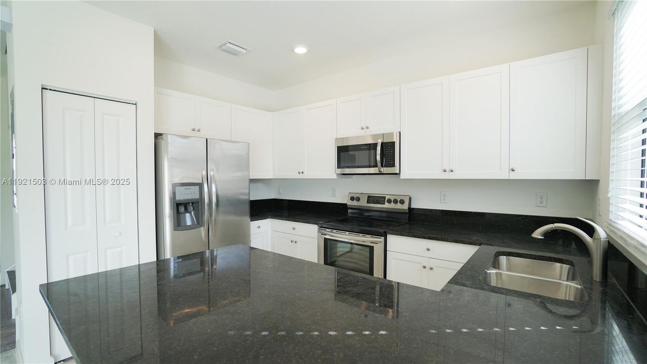 待售: $399,000 (3 贝兹, 2 浴室, 1488 平方英尺)