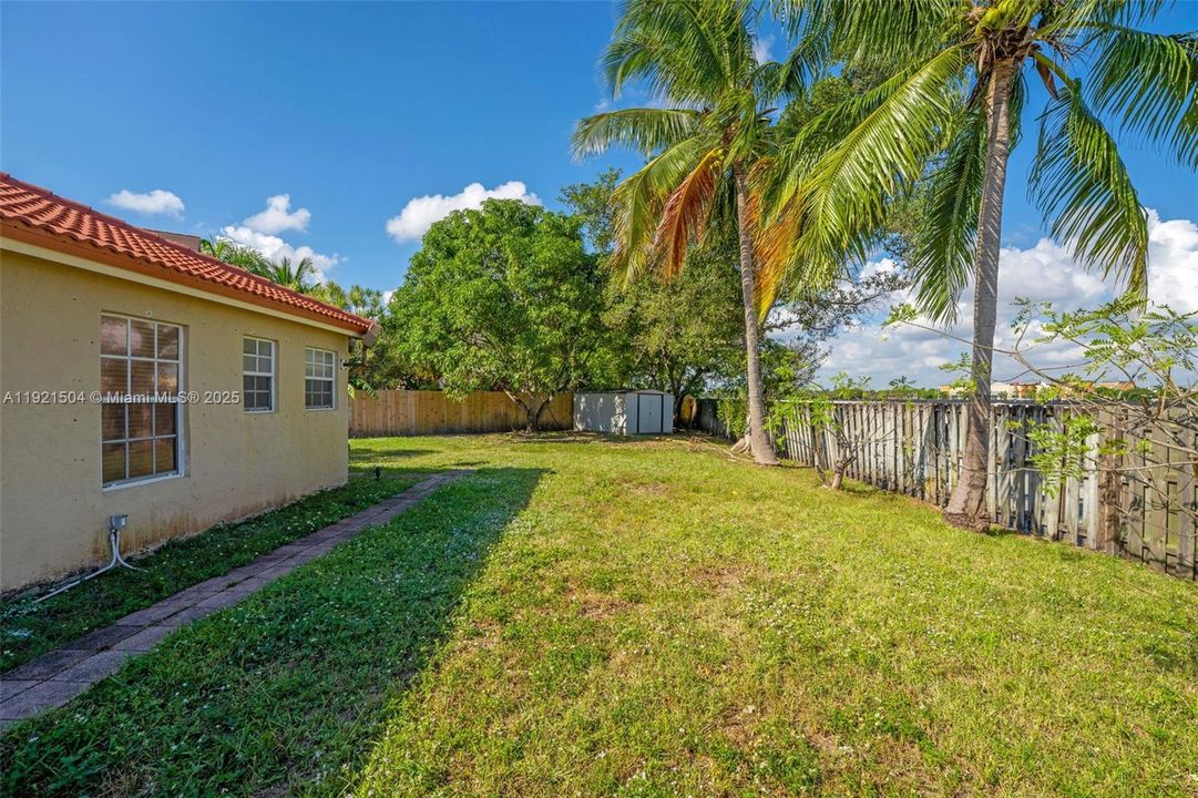 На продажу: $610,000 (3 спален, 2 ванн, 1707 Квадратных фут)