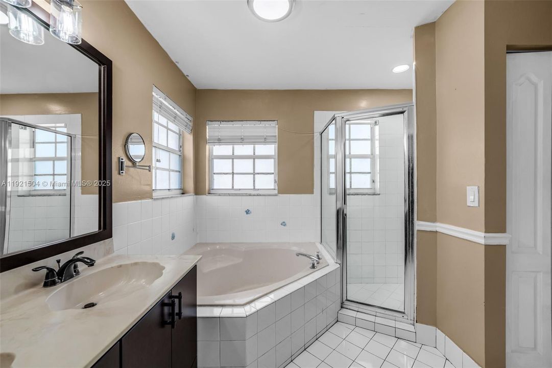 На продажу: $610,000 (3 спален, 2 ванн, 1707 Квадратных фут)