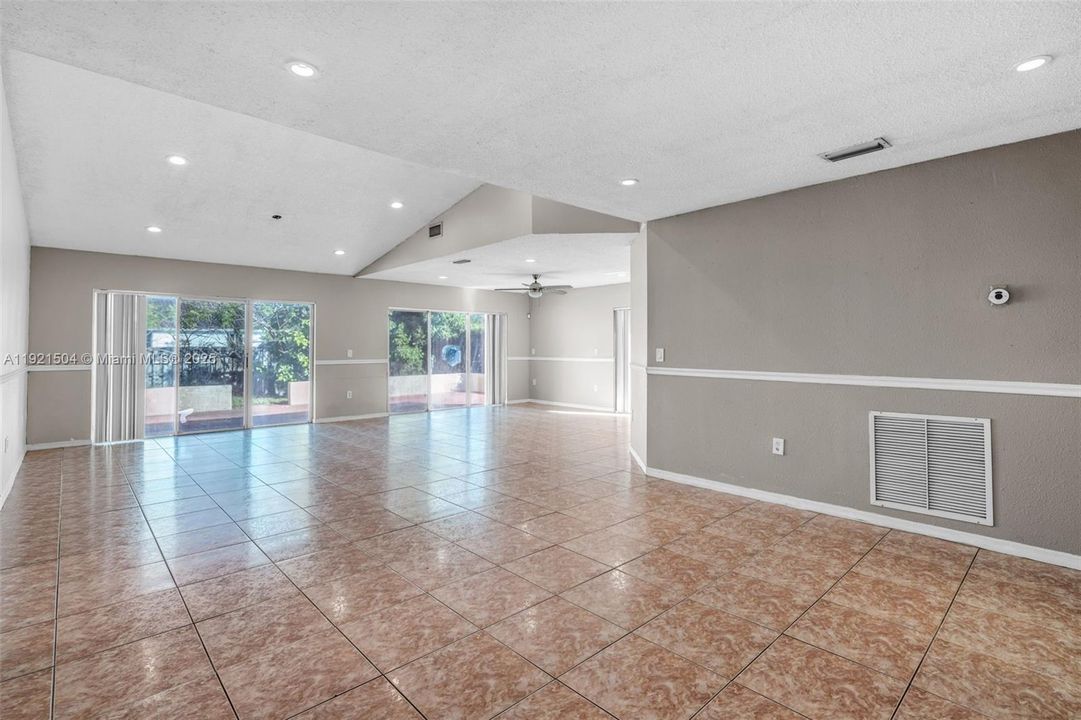 На продажу: $610,000 (3 спален, 2 ванн, 1707 Квадратных фут)