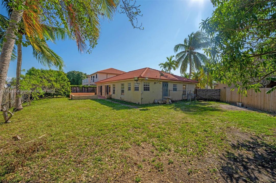 На продажу: $610,000 (3 спален, 2 ванн, 1707 Квадратных фут)