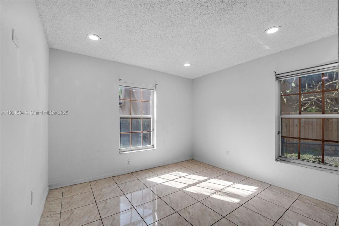 На продажу: $610,000 (3 спален, 2 ванн, 1707 Квадратных фут)