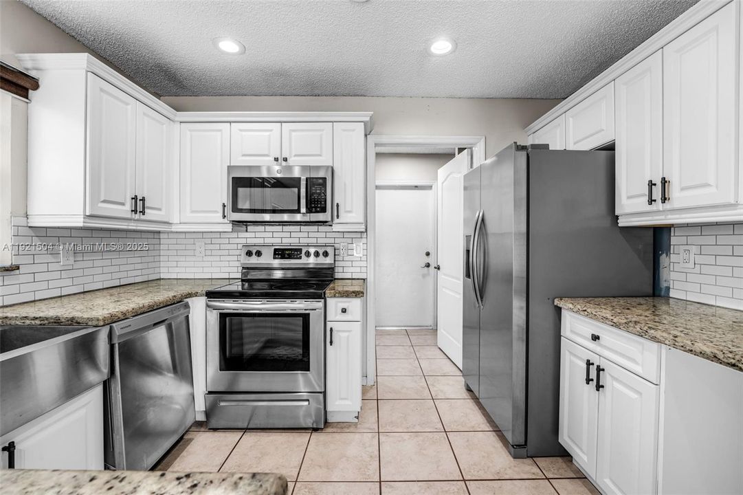 На продажу: $610,000 (3 спален, 2 ванн, 1707 Квадратных фут)