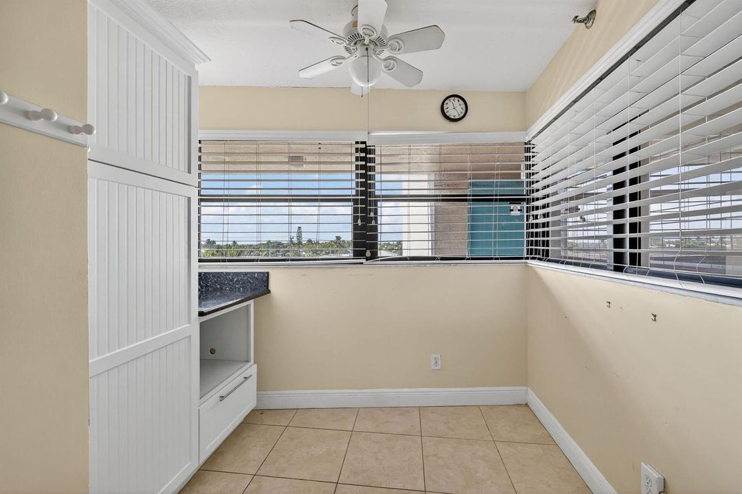 EXTENDED KITCHEN BREAKFAST NOOK