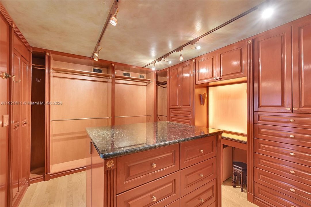 For Sale: $1,599,000 (2 beds, 2 baths, 3305 Square Feet)