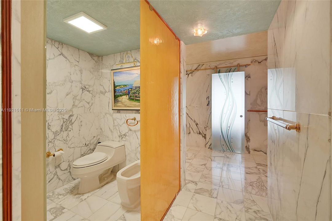 For Sale: $1,599,000 (2 beds, 2 baths, 3305 Square Feet)