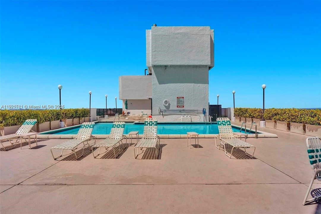 For Sale: $1,599,000 (2 beds, 2 baths, 3305 Square Feet)