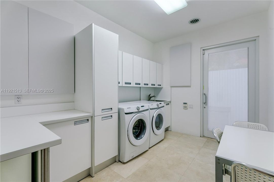 待售: $26,000,000 (3 贝兹, 4 浴室, 10926 平方英尺)