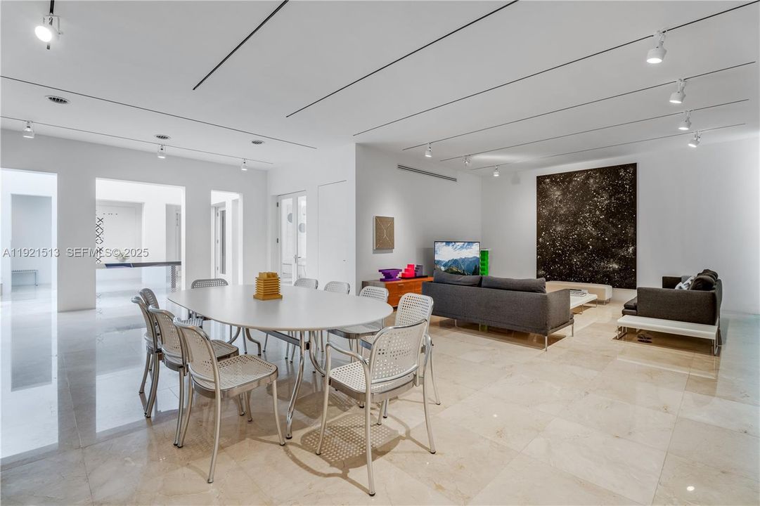 待售: $26,000,000 (3 贝兹, 4 浴室, 10926 平方英尺)