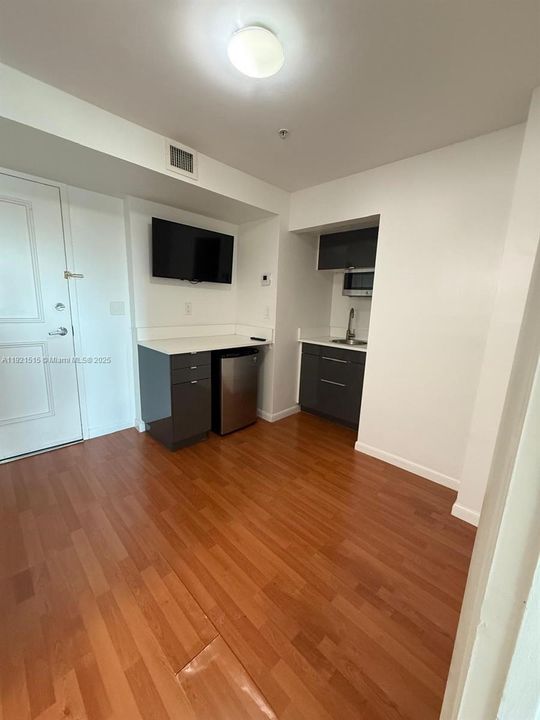 For Rent: $1,500 (1 beds, 1 baths, 500 Square Feet)