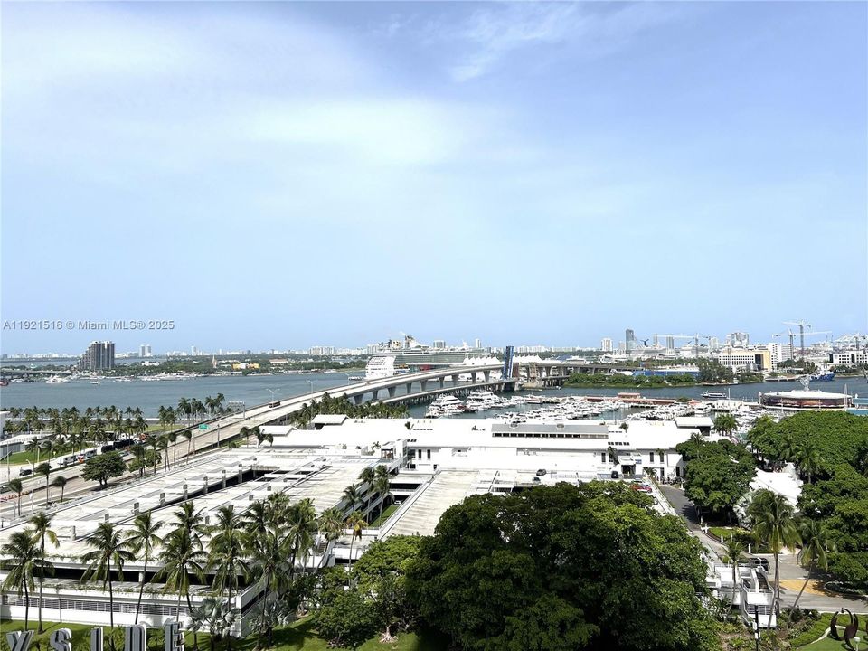 For Sale: $665,000 (1 beds, 1 baths, 560 Square Feet)