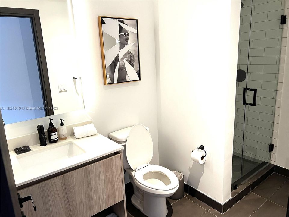 For Sale: $665,000 (1 beds, 1 baths, 560 Square Feet)