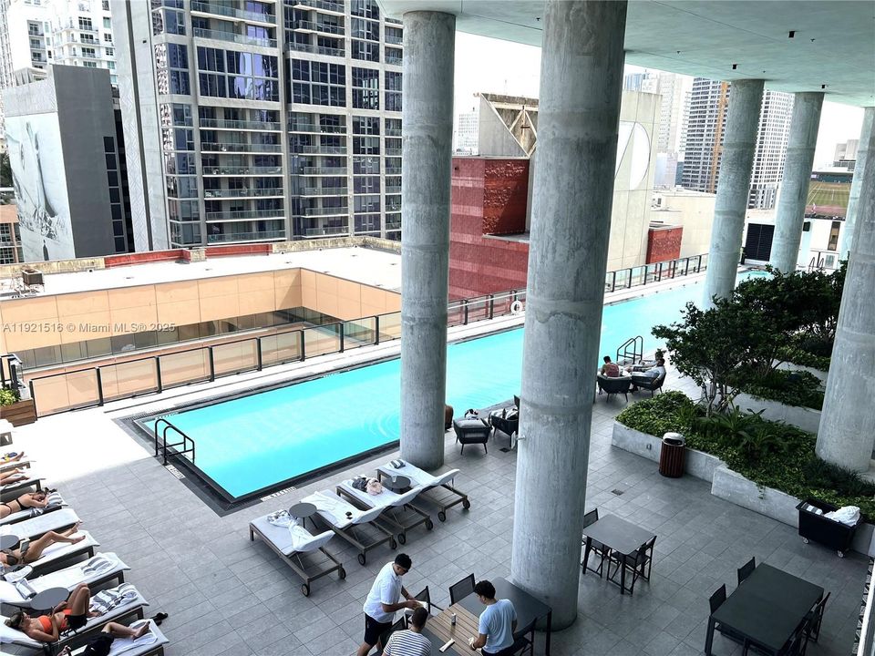 For Sale: $665,000 (1 beds, 1 baths, 560 Square Feet)