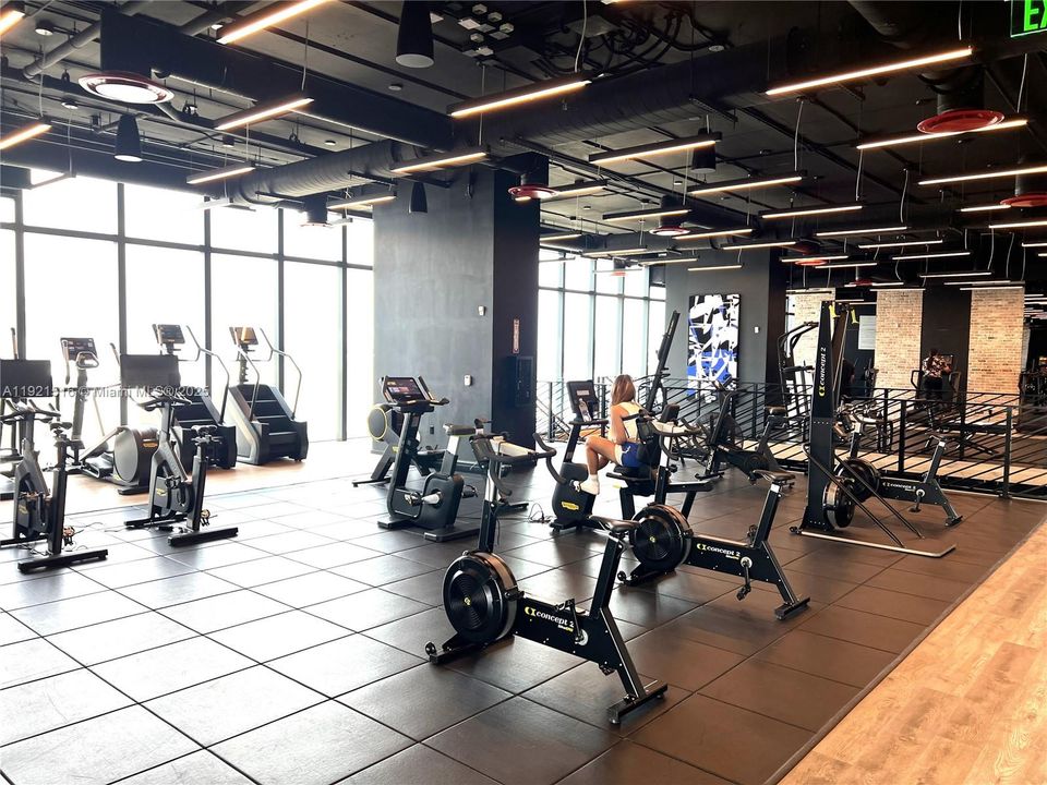 For Sale: $665,000 (1 beds, 1 baths, 560 Square Feet)